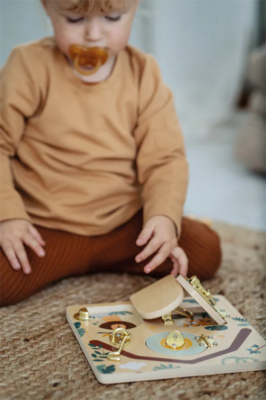 Planche de motricité Serrure et verrou « Safari »