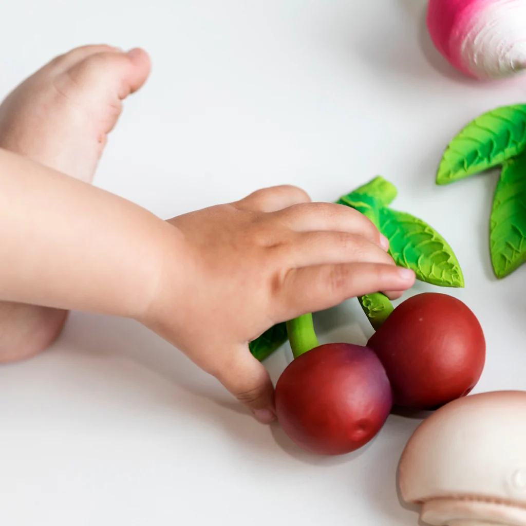 Jouet de Dentition Mery la Cerise Oli&Carol – Image 5