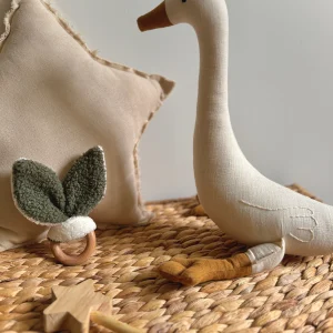 Anneau oreilles de Lapin en hêtre /  Teddy Fougère