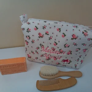 Trousse de toilette ptites fleurs roses pour faire plaisir à Mamie