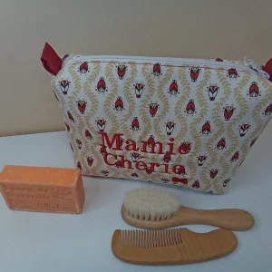 Trousse de toilette abeille pour faire plaisir à Mamie